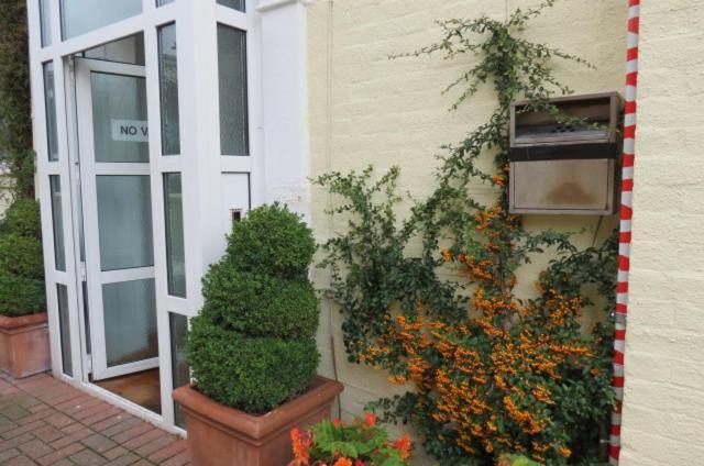 Hunters Lodge Guest House Southampton Exterior foto
